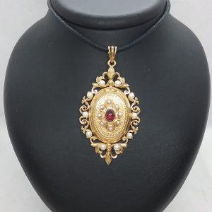 Cassolette grenat et perles