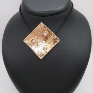 Pendentif martelé diamants